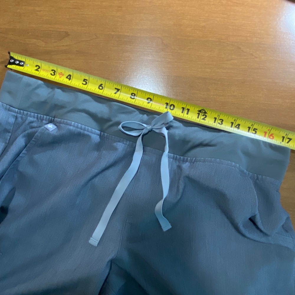 FIGS Technical Collection Gray Catarina Top and Zamora Joggers Scrubs Set Large - Picture 5 of 11